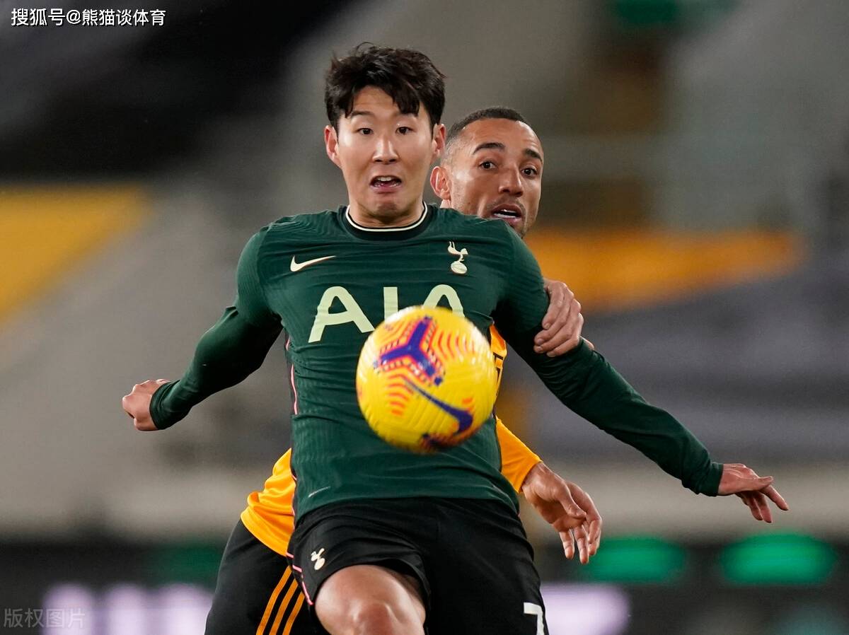 多米体育入口 -赛后阿斯顿维拉备战社区盾；状态回暖细节曝光；话题不断；身体对抗强度拉满 