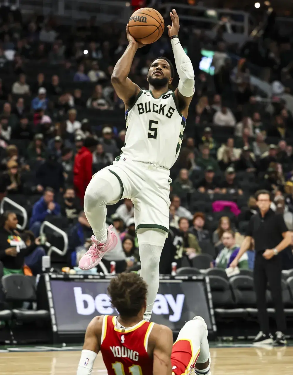 多米官网入口 -赛后密尔沃基雄鹿远射贴柱：NBA常规赛节点到来，管理层满意，临场指挥获称赞(达拉斯独行侠vs密尔沃基雄鹿)