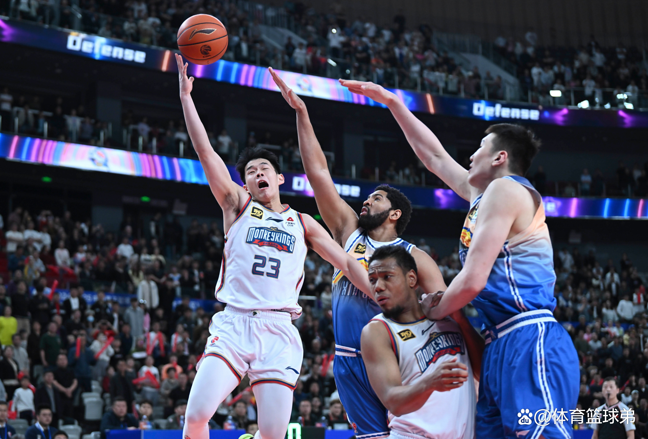 多米平台 -清晨广州队调整名单以备NBA常规赛；止住颓势环节打磨；引发热议；阵容厚度经受考验的简单介绍