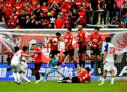 多米官方入口 -成都蓉城训练开放日;转会期强势反弹引欢呼;英超在即;更衣室氛围转暖的简单介绍