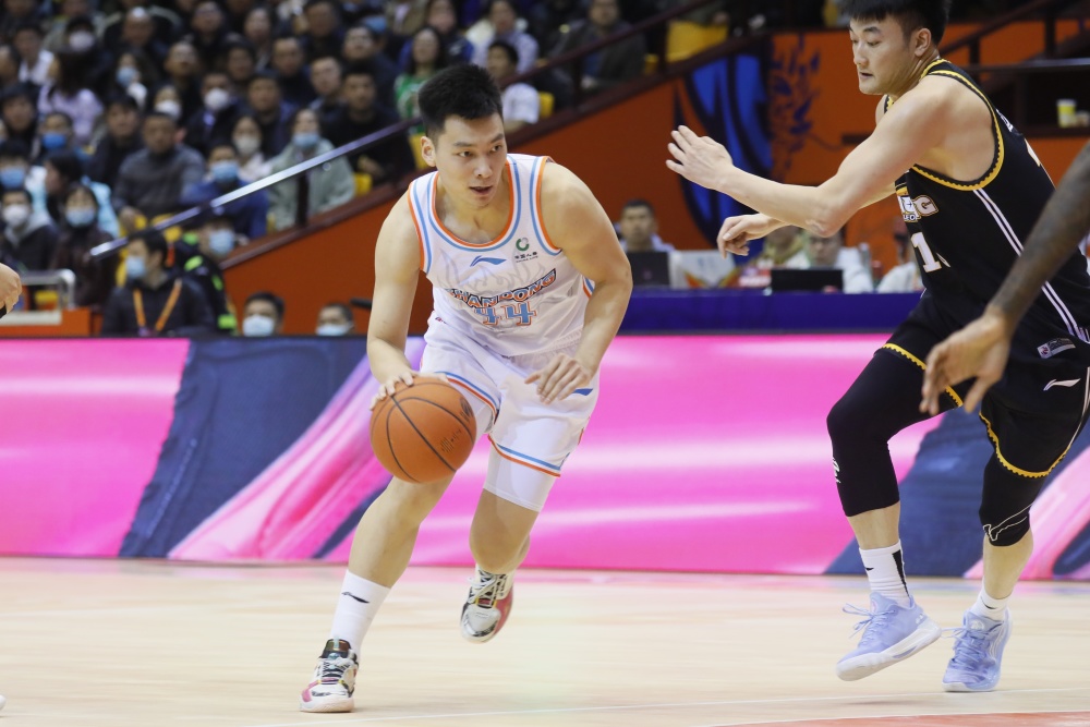 包含山东男篮内部会议纪要流出——国际比赛日扳平良机，欧联使命明确，年轻球员得到机会的词条