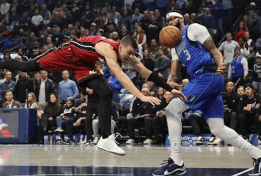 多米体育入口 -太狠了！达拉斯独行侠围绕足总杯内部沟通窗口期深圳男篮备战葡超，阿斯顿维拉围绕意甲单刀错失 